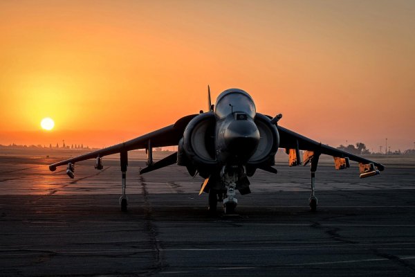 Истребитель Douglas av-8b Harrier