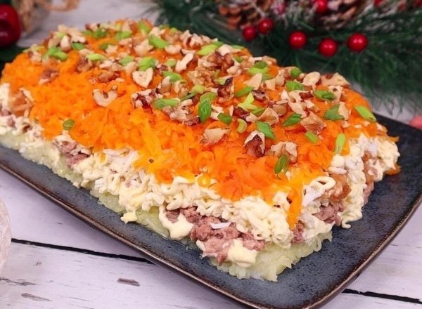 Салат Старый город с печенью трески