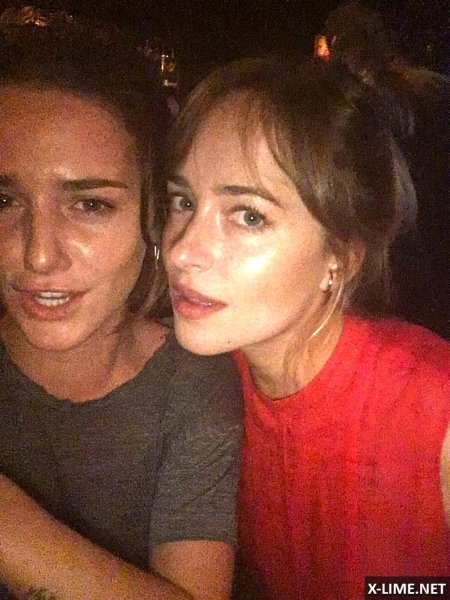 Dakota-Dzhonson-ukradennyie-foto-2017-08-4