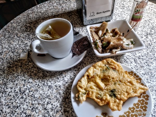 Чай из ромашки, драник из трески и маринованые уши хрюши