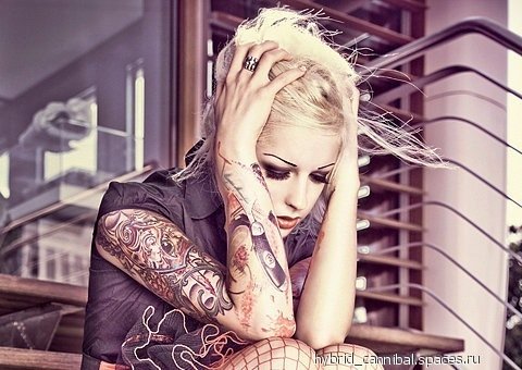 alternative-beautiful-blonde-body-fashio