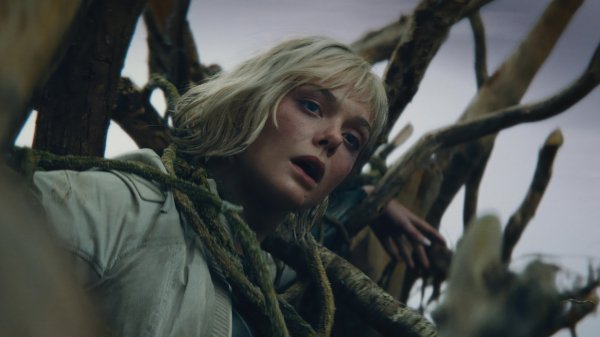 Predator-badlands-thia-elle-fanning-movie-4k 483@5@i