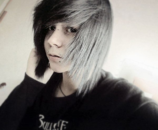 челкастая. эмо