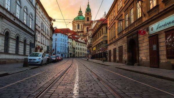 praga-vecher-mostovaia-kostiol-chekhiia