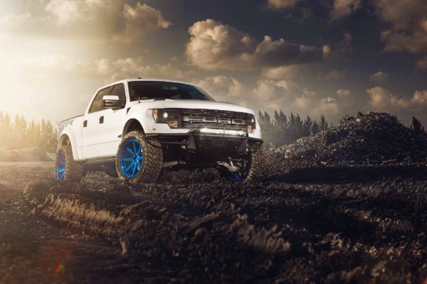 ford-f-150-raptortrax-white