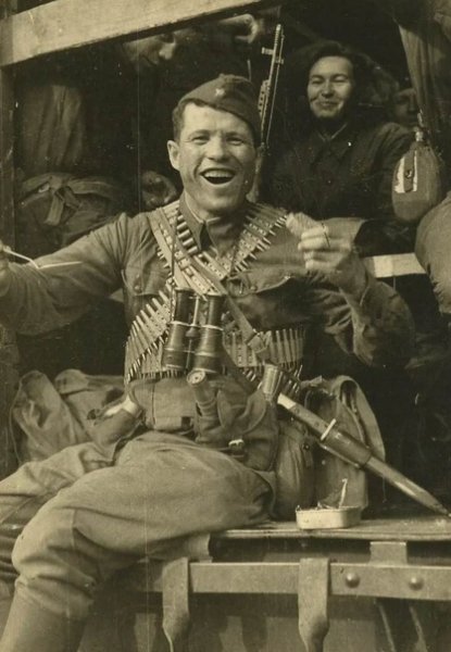 Дмитрий Романович Овчаренко советский военнослужащий,