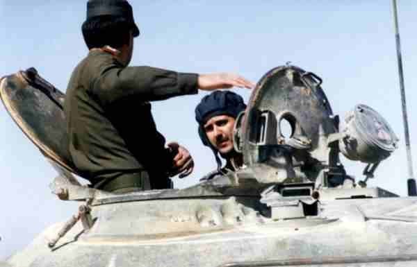 Башар Асад на башне танка Т-55, 1990-е