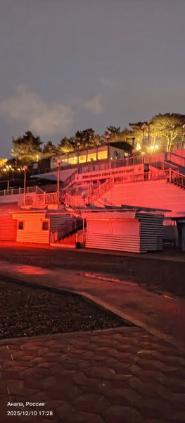 Анапа. Галечный пляж в начале декабря