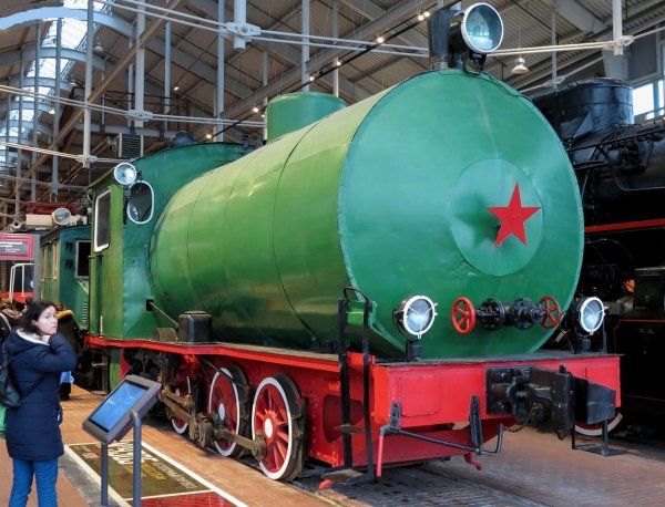 Бестопочный паровоз 9305