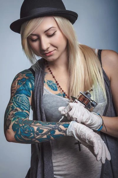 Photo-beautiful-girl-tattoo