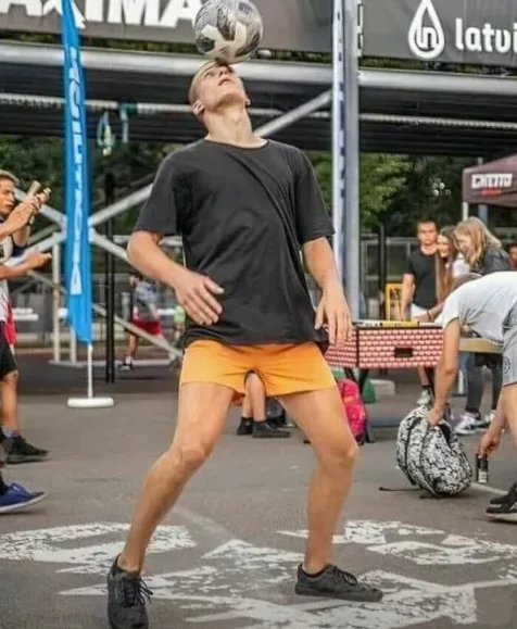 Показалось)