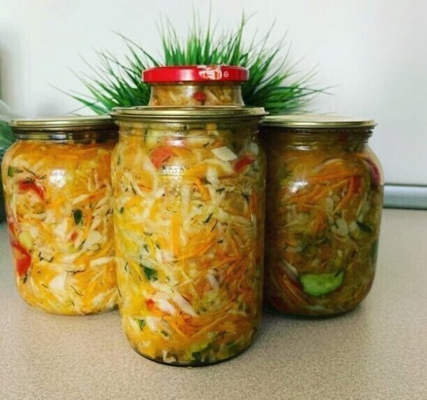 Зимний салат с капустой