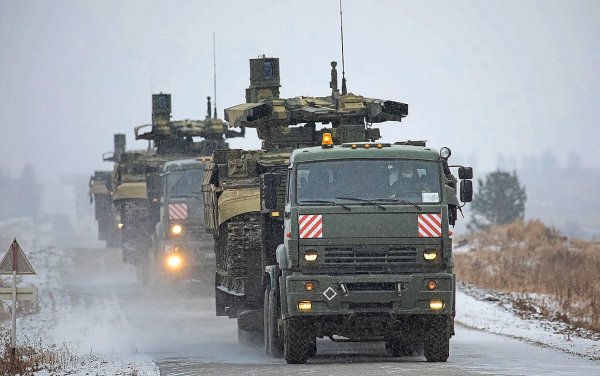 Седельный тягач КамАЗ-65225 и БМПТ Терминатор на трале ЧМЗАП