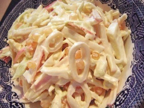 Три салата с кальмароми