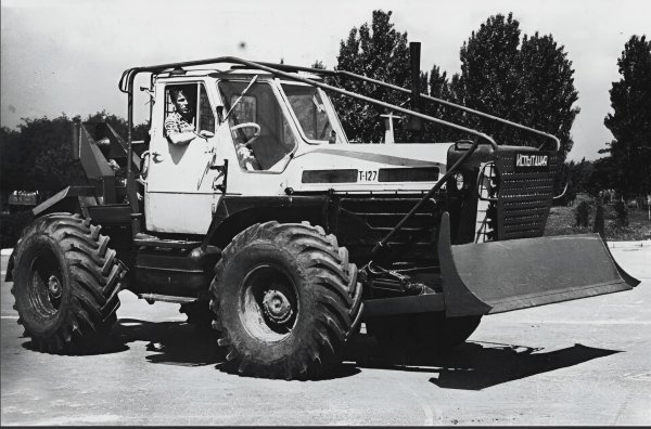 Трактор Т-127 4х4