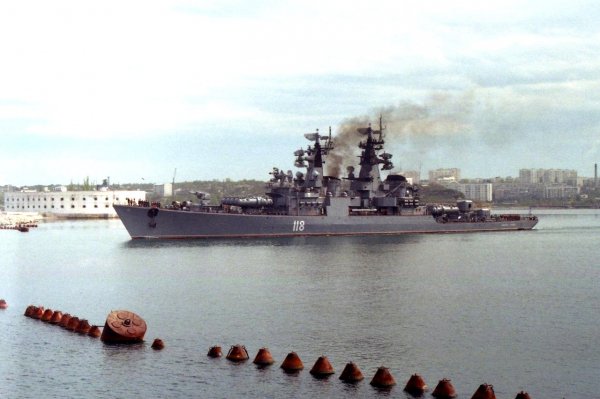 Ракетный крейсер "Адмирал Головко" в Севастополе