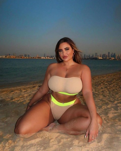Ханна в бикини
