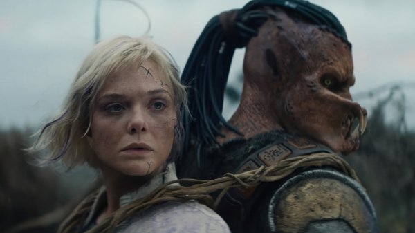 Predator-badlands-elle-fanning-thia-dek-4k 484@5@i