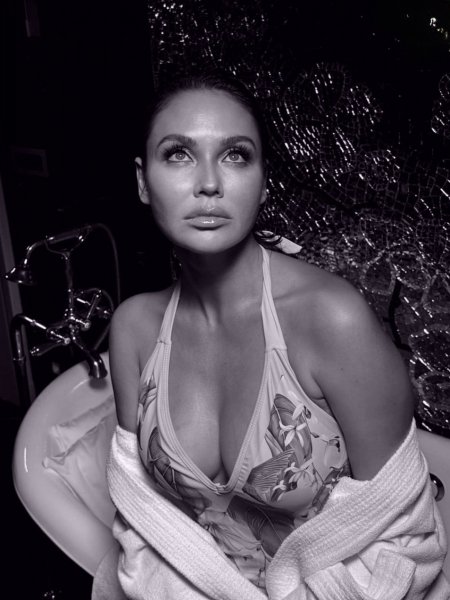 Ляйcaн Утяшeвa