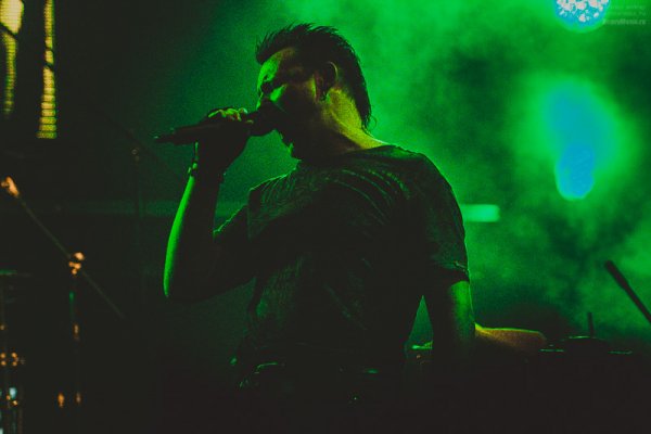 10-18-2558-14
