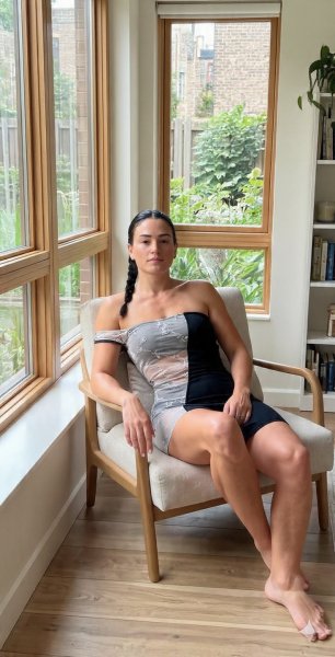 Change-the-womans-pose-so-she-is-sitting-gracefull-1