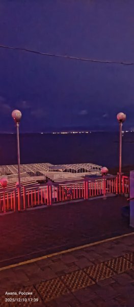 Анапа. Галечный пляж в начале декабря