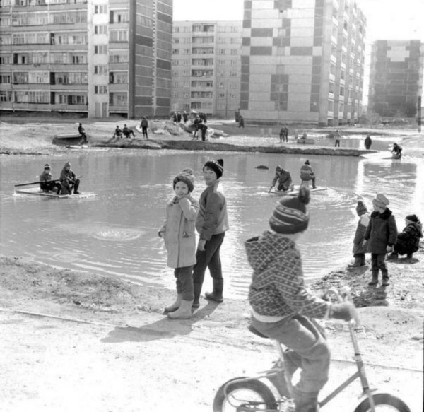 Новостройка 1981 год, плоты которые мы делали сами