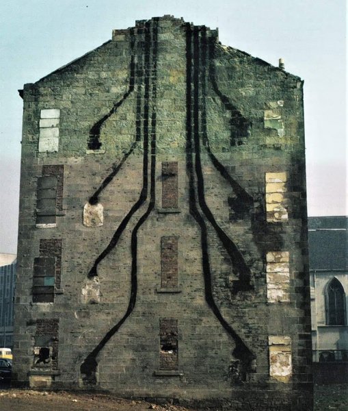 Здание в Глазго во время сноса (1972),