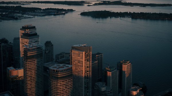 Neboskreby gorod zdaniia 1328346