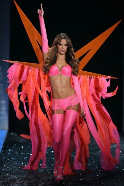 Alessandra Ambrosio 12