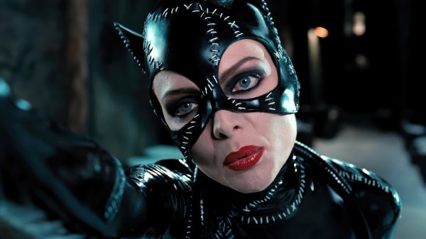 Catwoman-michelle-pfeiffer-4k 44@5@l