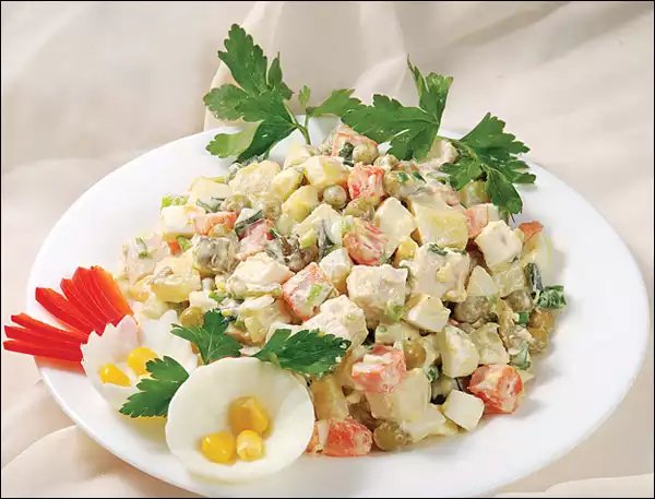 salat-stolichnyj-s-kuricej-1-1