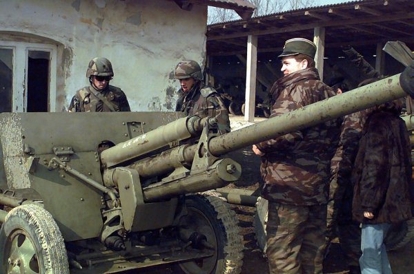 Serbian officer shows U.S. soldiers a towed ZiS-3 anti-tank