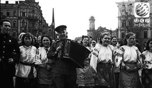 Такпочинавсяпарадjpg