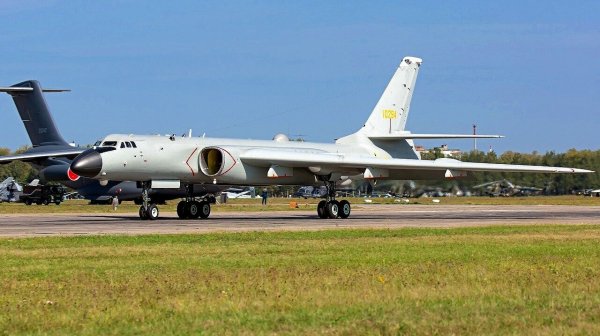 Бомбардировщик Xian H-6 Военно-воздушных сил КНР