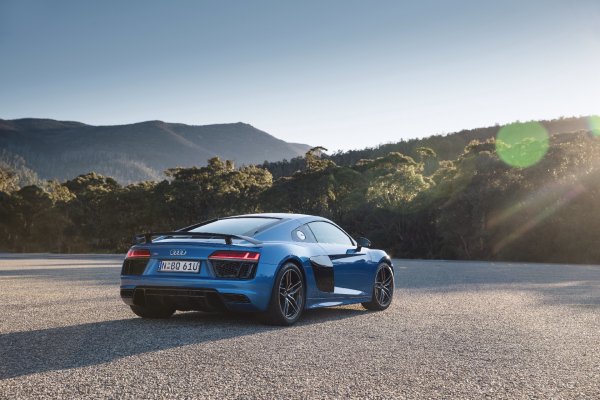 audi-r8-v10-plus-mashina