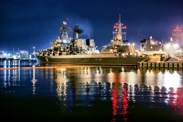 Ракетный крейсер "Варяг"