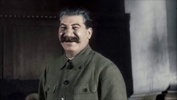 Жизнерадостный Сталин улыбался ...