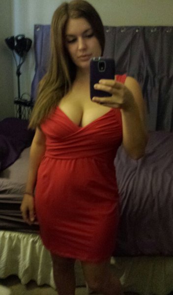 Красотка в красном