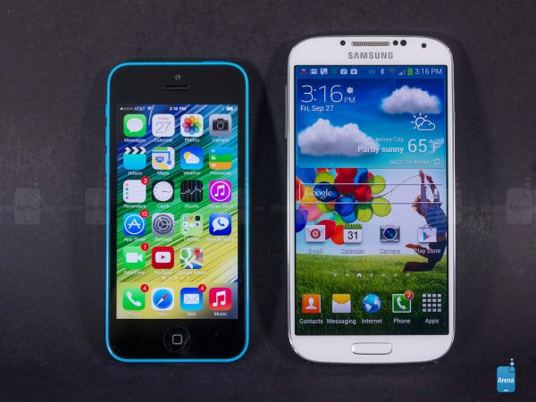 Apple-iPhone-5c-vs-Samsung-Galaxy-S4-Rev