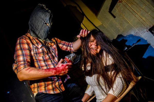 kvest-perfomans-myasnik