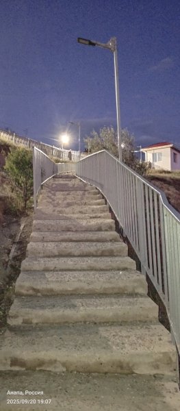 Анапа. Тургеневский спуск вечером