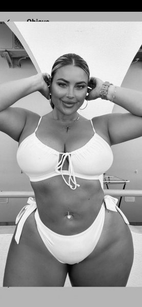 Ханна в бикини