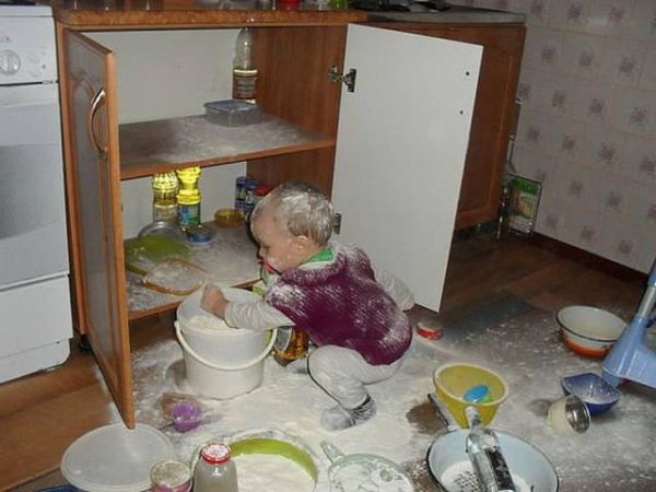 Мама приходит с работы...
