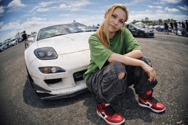 Чумазая Мазда (машина сзади )))