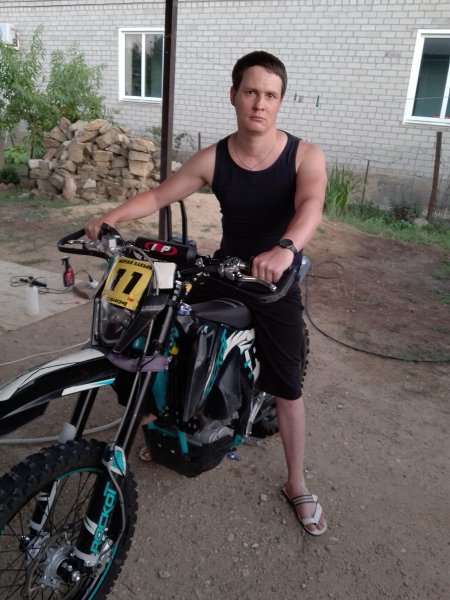 picture_369346779