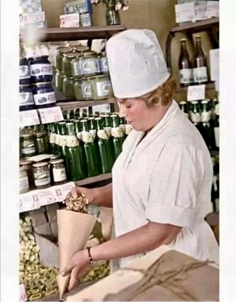 Бумажные кульки которые продавцы виртуозно крутили