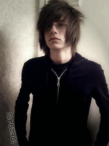 ute-EmoBoy-wih-Glasses-emo-7694923-375-5