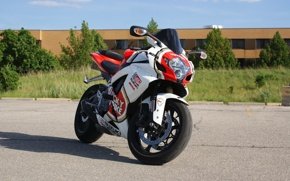 suzuki-gsx-r750-bike-lucky