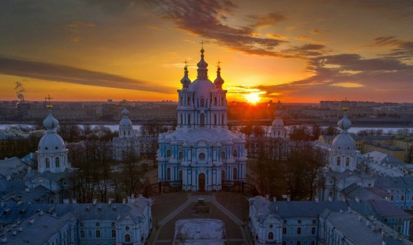 Смольный Воскресения Христова собор, или прост